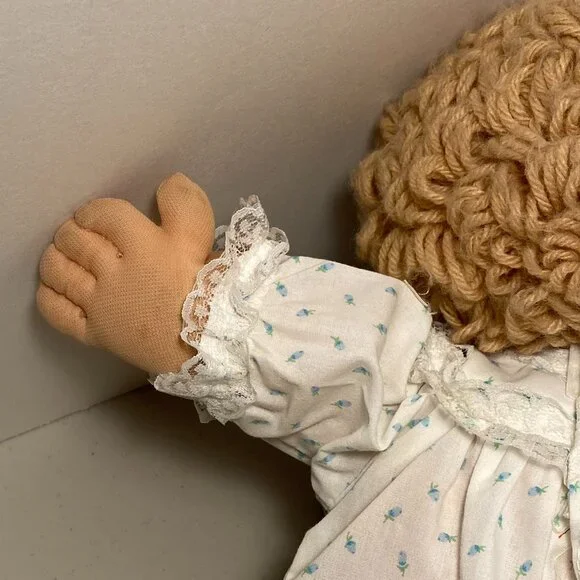 1983 Cabbage Patch Kids Doll Green Eyes Short Curly Blonde Hair CPK Outfit+Shoes - Picture 4 of 15